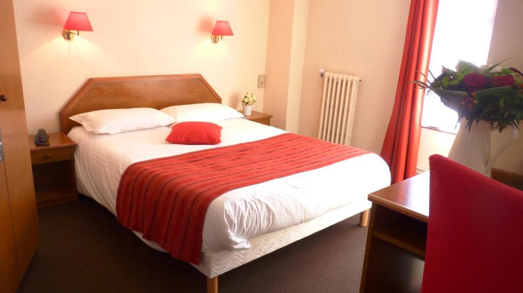 Hotel-Restaurant La P'Tite Auberge Lillebonne Номер фото