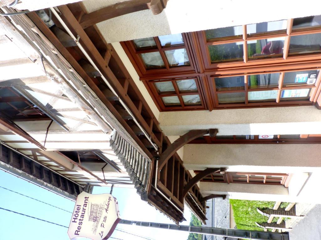 Hotel-Restaurant La P'Tite Auberge Lillebonne Экстерьер фото