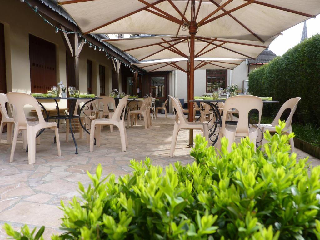 Hotel-Restaurant La P'Tite Auberge Lillebonne Экстерьер фото